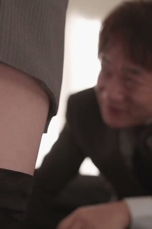 Tsumugi Akari JUQ-358: Váy ngắn khêu gợi, nàng dâu e ấp hé lộ khát khao