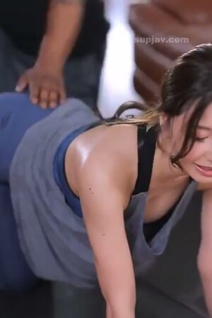 Ryo Ayumi JUQ-014: Vợ lẳng lơ khao khát thể xác, chìm đắm bên tình trẻ da màu
