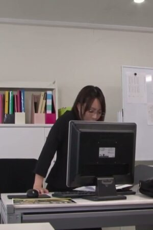 Haruka Aizawa và JUX-627: Khi sếp nữ kiêu kỳ tan chảy trong vòng tay đam mê