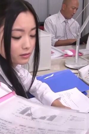 Yu Shiraishi trong SNIS-269: Nữ thư ký khát tình, dâng hiến ướt át