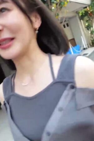 Yuri-chan (BEAF-143) tan chảy trong khoái cảm ngạt thở, ướt đẫm