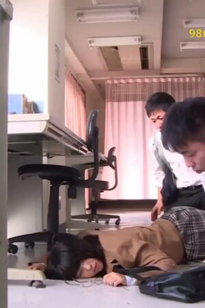 Yui Azuchi MIDE-104: Nữ sinh lạc lối trong vòng xoáy dục vọng ướt át