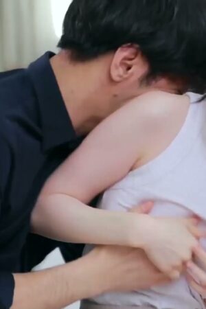 Sakura (MIDE-775): Cô nữ sinh lẳng lơ phô bày đôi gò bồng đảo căng tràn, khêu gợi thầy giáo cũ